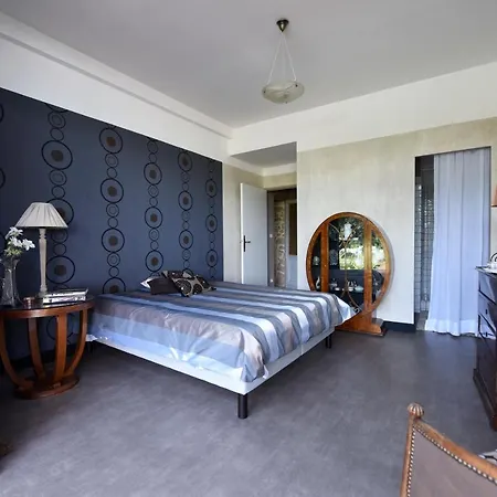 Chateau Du Tasta Bed and Breakfast 2*